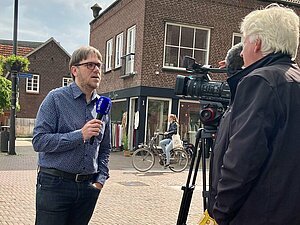 Foto met wethouder van de Moosdijk en weblink naar interview Siris over de nieuwe Centrumvisie